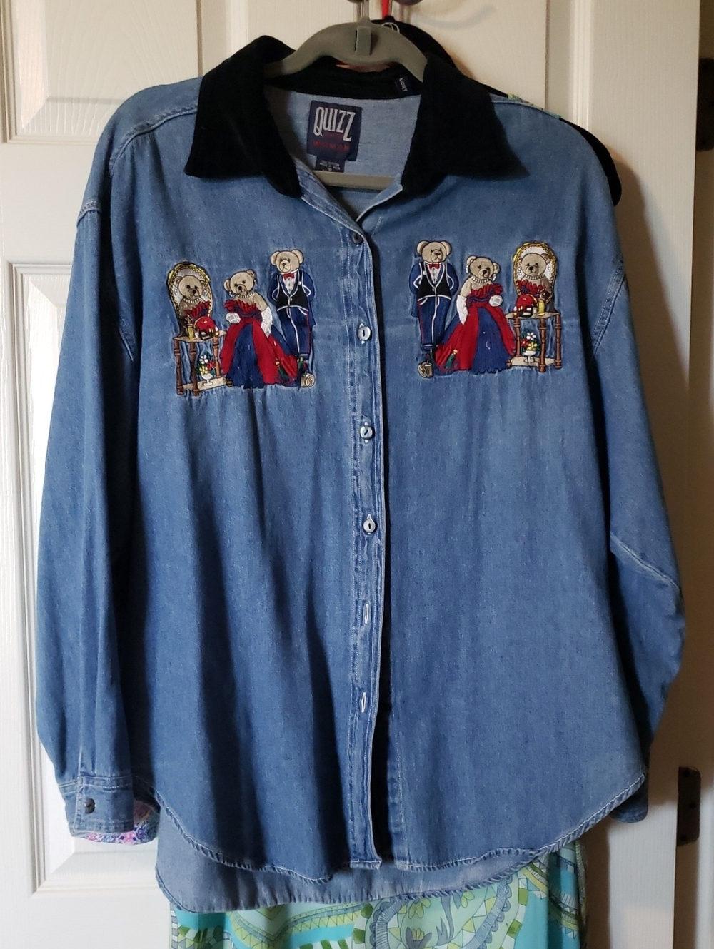 QUIZZ Embroidered Denim Button-Up Shirt with Black Collar Size 18